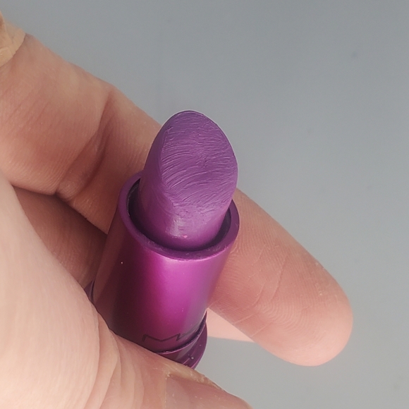 Mac Matte Heroine Lipstick - Picture 5 of 8